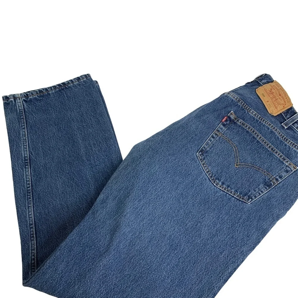 Men’s Levi’s 501 Denim Button Fly Jeans Medium Wash Size 40”X34” Great Condition